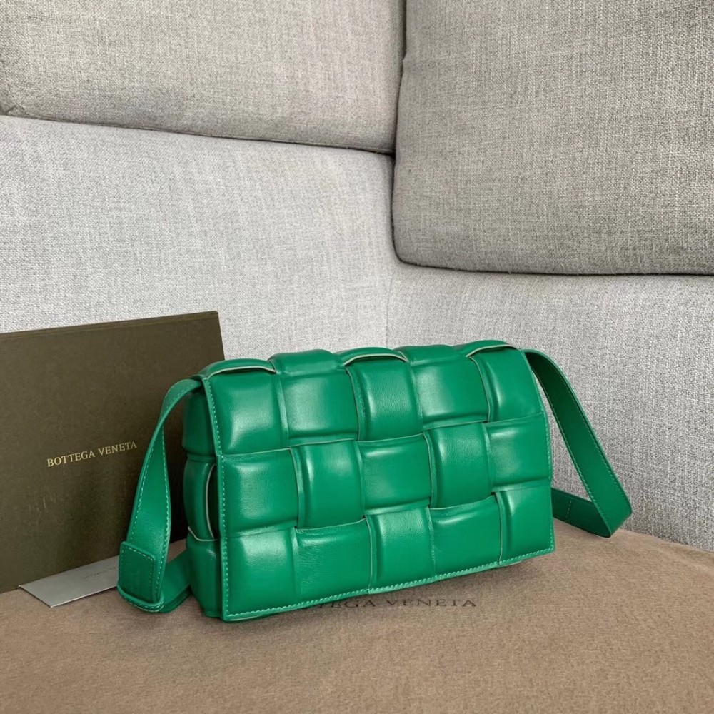 Bottega Veneta Padded Cassette Bag In Racing Green Calfskin LDBS244149