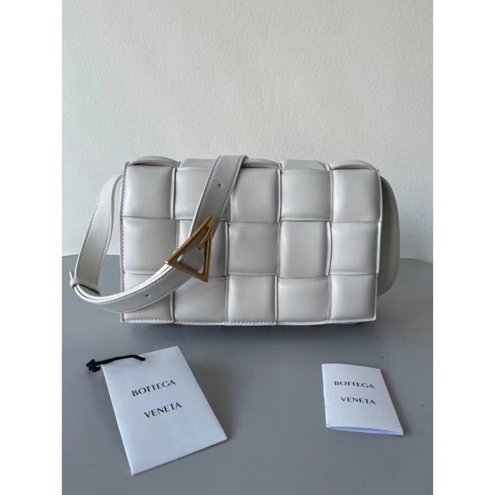 Bottega Veneta Padded Cassette Bag In White Lambskin LDBS244157