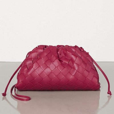 Bottega Veneta The Pouch 20 Clutch In Amaranto Intrecciato Lambskin LDBS244250