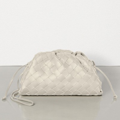 Bottega Veneta The Pouch 20 Clutch In Plaster Intrecciato Lambskin LDBS244255