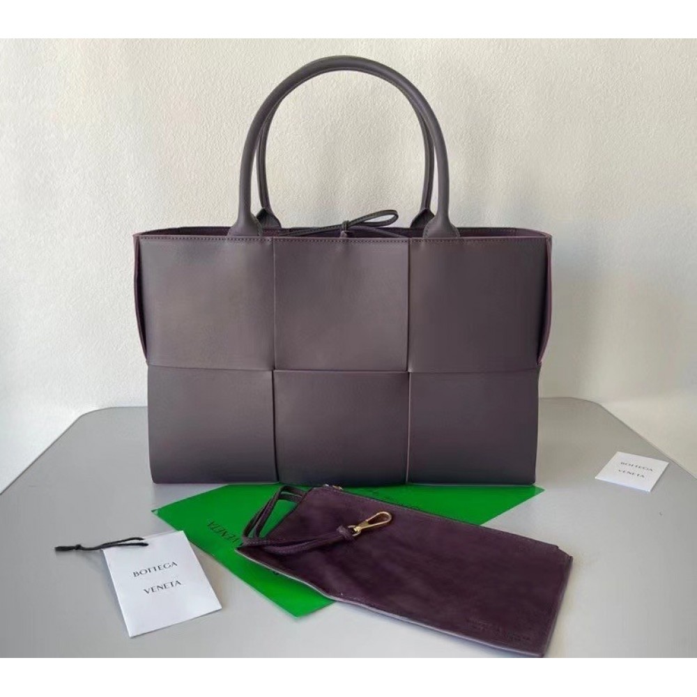 Bottega Veneta Arco Medium Tote In Fondant Intrecciato Lambskin