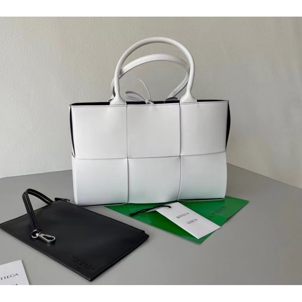 Bottega Veneta Arco Medium Tote In White Intrecciato Lambskin