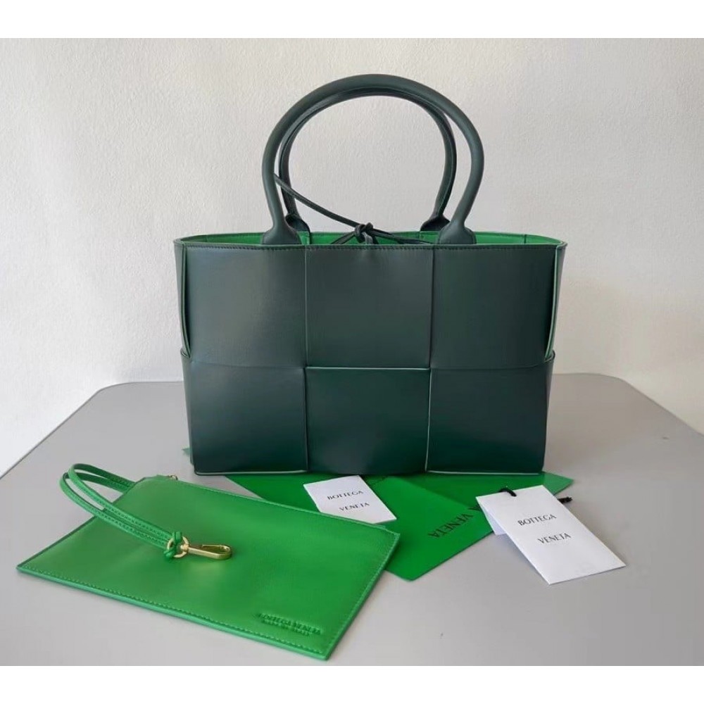 Bottega Veneta Arco Small Tote In Green Intrecciato Lambskin