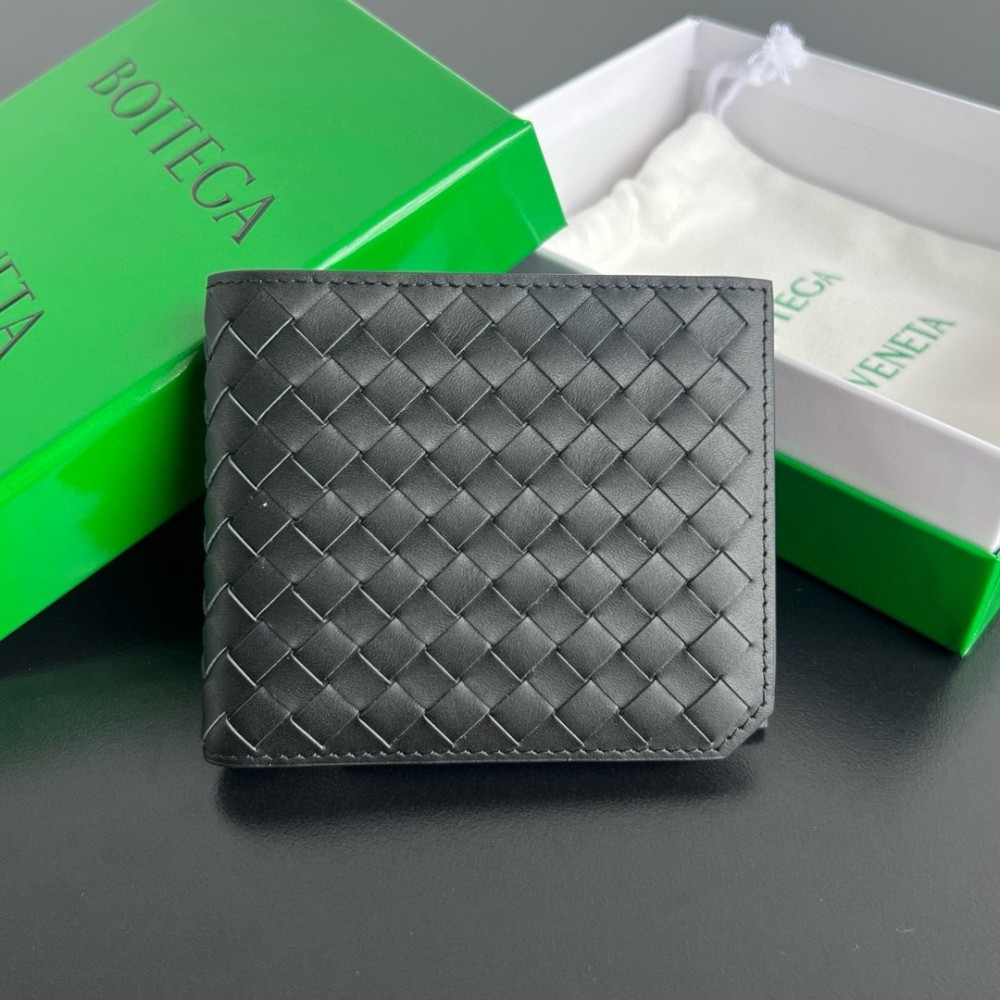 Bottega Veneta Bi-fold Wallet with Coin Purse in Black Intrecciato Calfskin