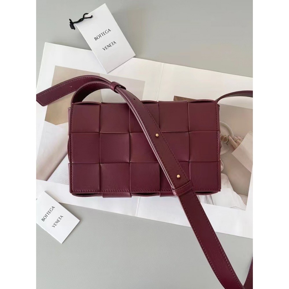 Bottega Veneta Cassett Bag In Bordeaux Intrecciato Lambskin