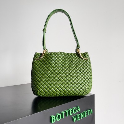 Bottega Veneta Clicker Small Bag in Avocado Intrecciato Lambskin