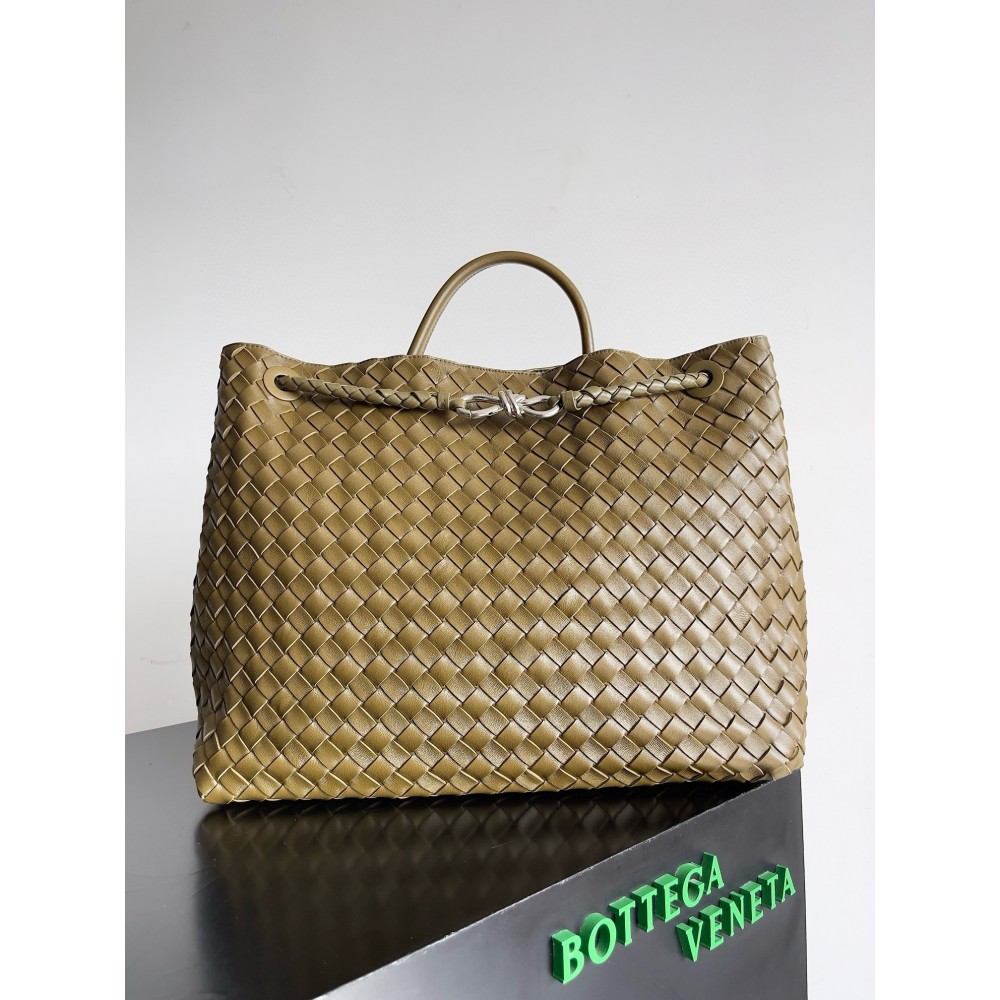 Bottega Veneta Large Andiamo Bag in Khaki Intrecciato Lambskin