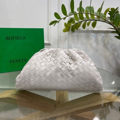 Bottega Veneta Large Pouch Clutch Bag In White Intrecciato Lambskin