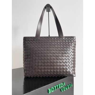 Bottega Veneta Large Zipped Tote in Fondant Intrecciato Calfskin