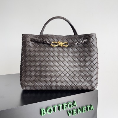 Bottega Veneta Medium Andiamo Bag In Fondant Intrecciato Lambskin