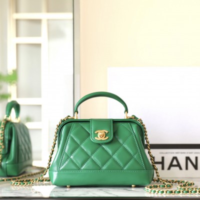 Chanel 24A series polished lambskin shoulder bag green