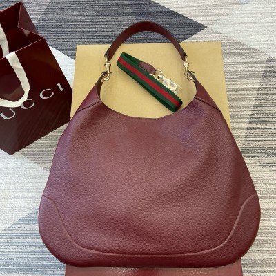 Gucci B Medium Shoulder Bag in Red Grained Leather