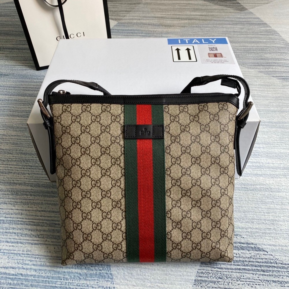 Gucci Messenger Bag in Beige GG Supreme Canvas