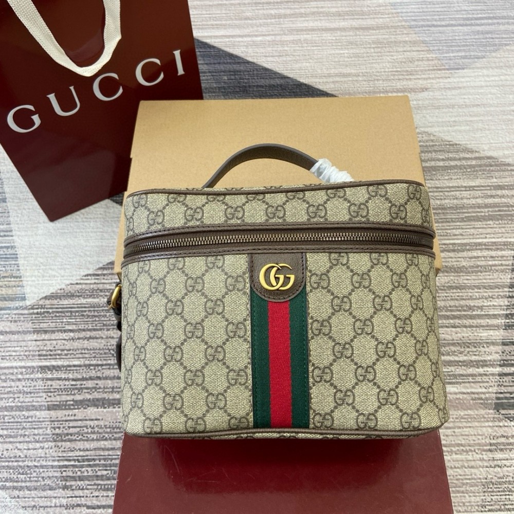 Gucci Porter Medium Travel Bag in Beige GG Supreme Canvas