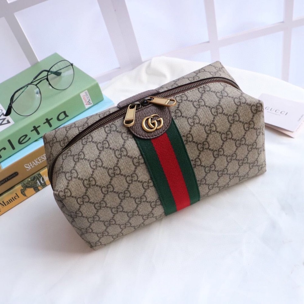 Gucci Savoy Medium GG Toiletry Case in Beige GG Supreme