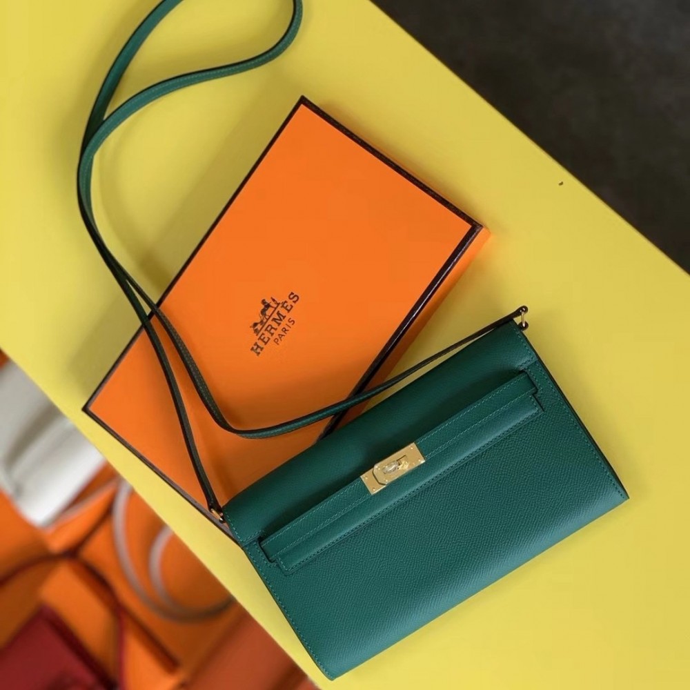 Hermes Kelly Classique To Go Wallet In Malachite Epsom Calfskin LDBS242425