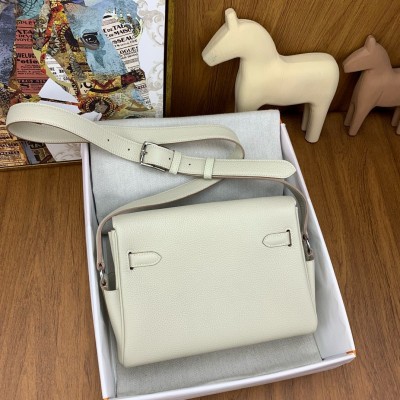 Hermes Kelly Messenger Bag in Craie Clemence Leather LDBS242458