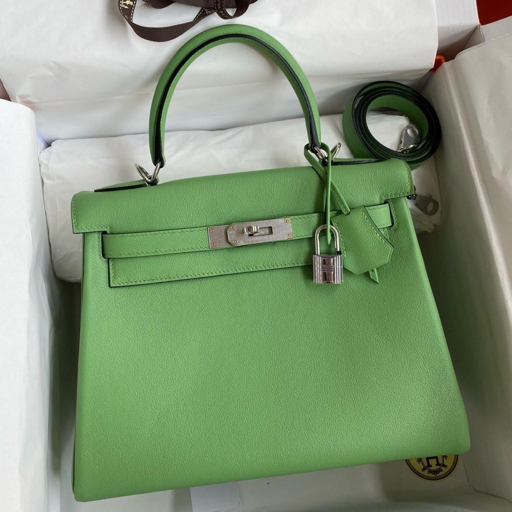 Hermes Kelly Retourne 28 Handmade Bag in Vert Criquet Evercolor Calfskin LDBS242651