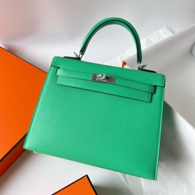 Hermes Kelly Sellier 25 Handmade Bag in Vert Comics Epsom Calfskin LDBS242696