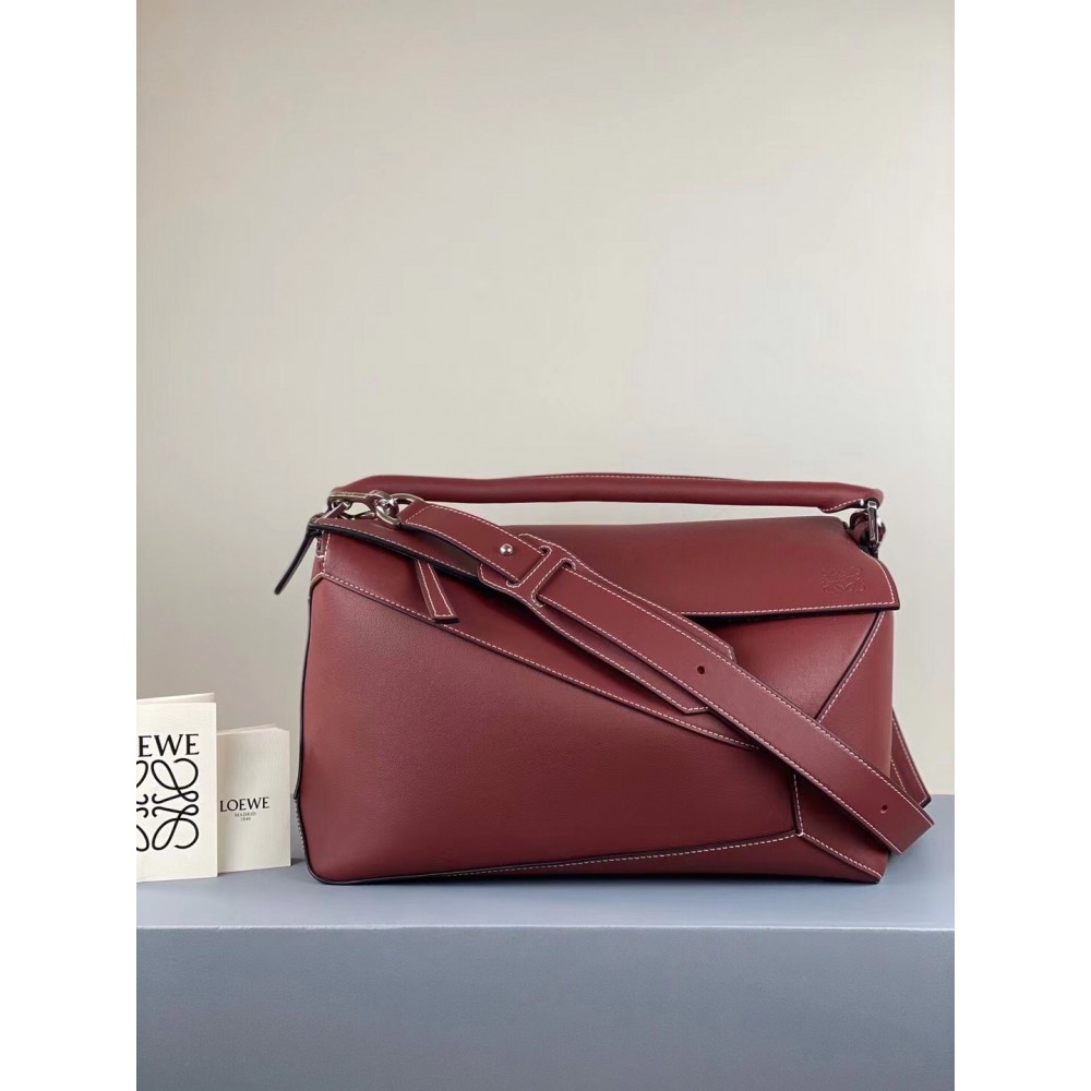 Loewe Large Puzzle Bag In Bordeaux Calfskin LDBS244376