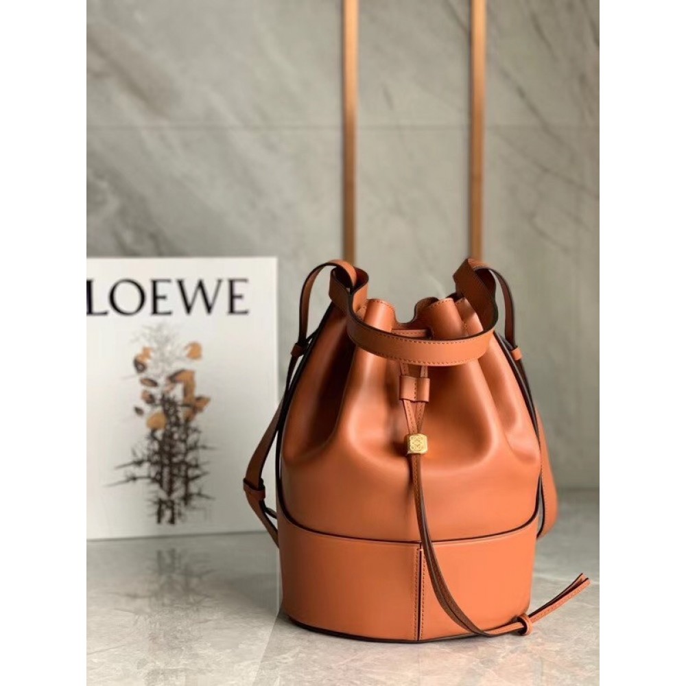 Loewe Medium Balloon Bucket Bag In Camel Calfskin LDBS244387