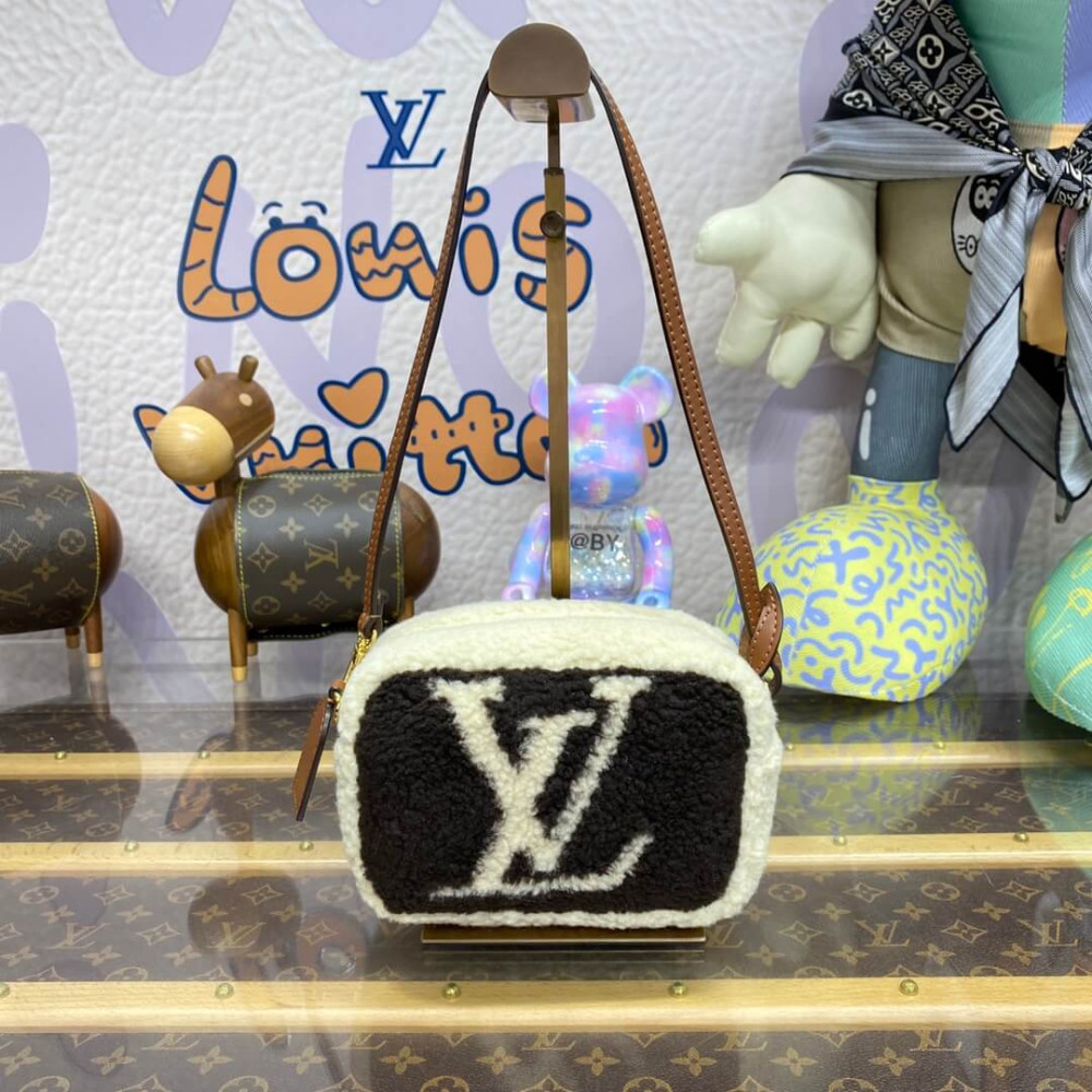 Louis Vuitton Teddy Fleece Beach Pouch Bag M68599 LDBS17448