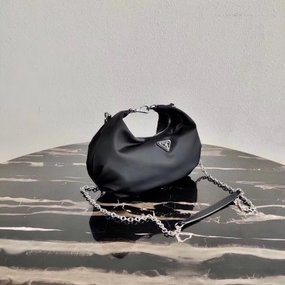 Prada Black Nylon Re-Edition 2006 Hobo Bag LDBS244621