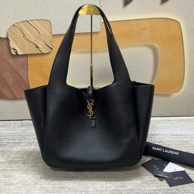 Saint Laurent Bea Tote Bag in Black Grained Leather LDBS245006