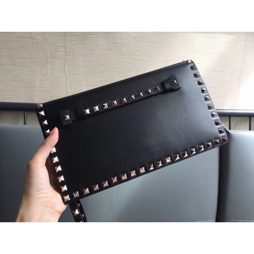 Valentino Medium Rockstud Clutch In Black Calfskin LDBS245561