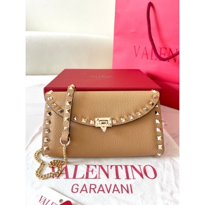 Valentino Rockstud Wallet with Chain in Beige Grained Leather LDBS245648