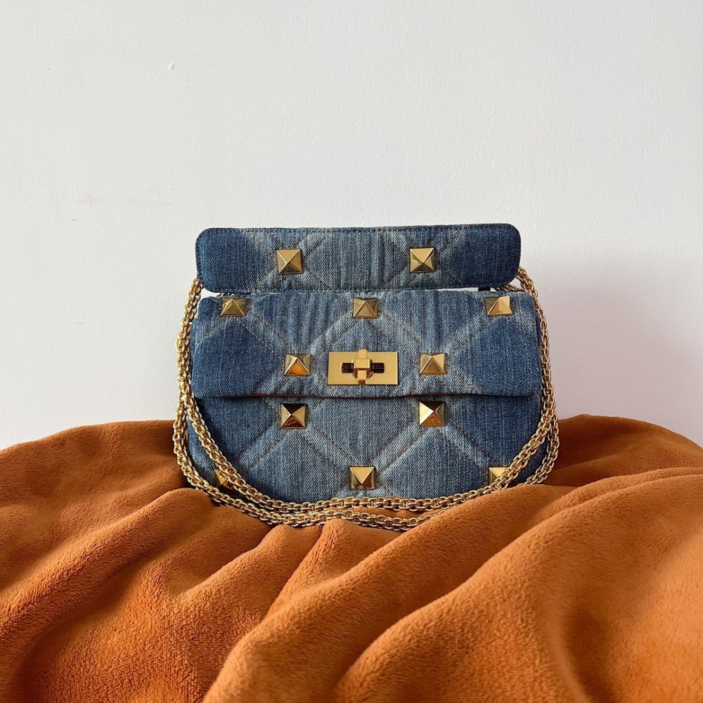 Valentino Roman Stud Medium Chain Bag In Denim LDBS245656